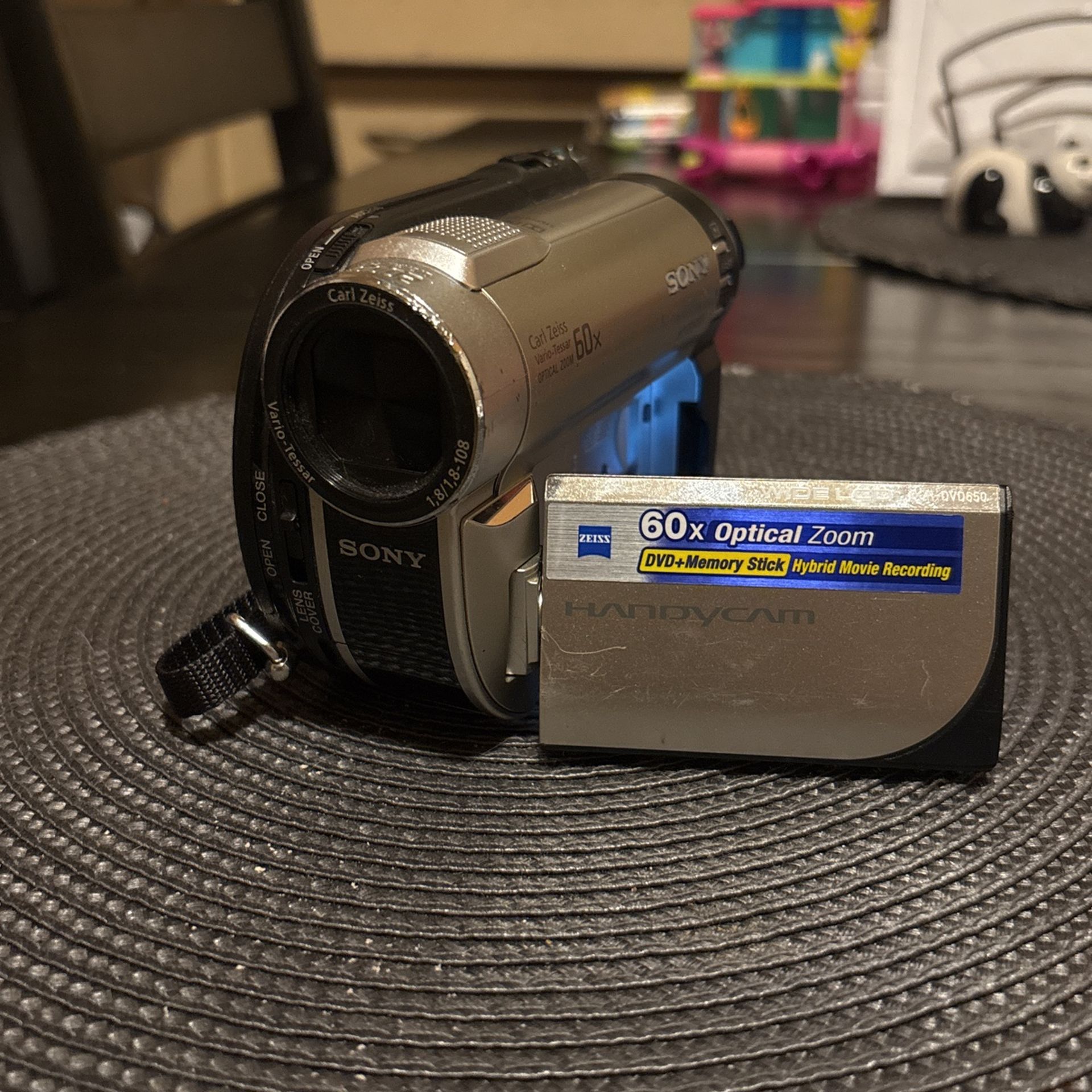 Sony DCR-DVD650 60x optical zoom