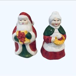 Vintage Mr & Mrs Santa Claus Salt Pepper Shakers Christmas Holiday Dining