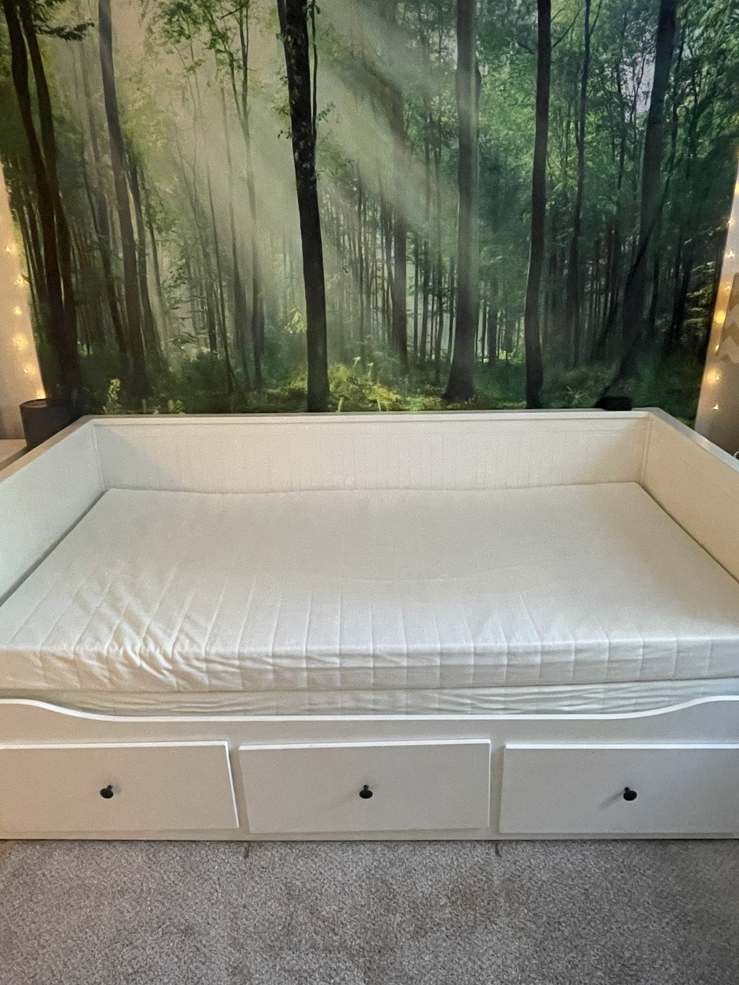 White Daybed with 3 Drawers And 2 Mattresses