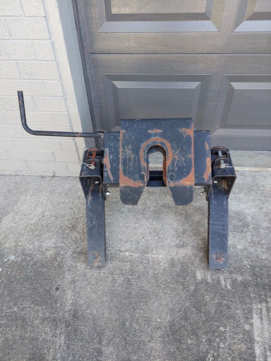 Reese 5th Wheel Hitch