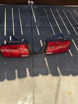 Mustang 2005 tail lights