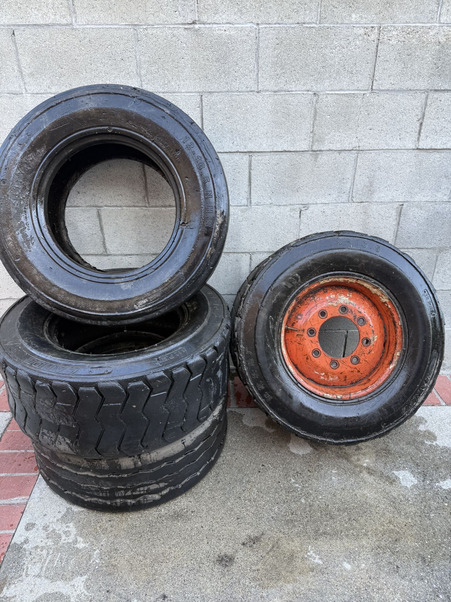 Bobcat Tires Set 