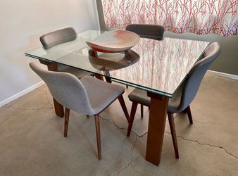 Contemporary Extendable Glass Dining Table + 4 Upholstered Chairs