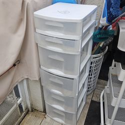 6 DRAWER PLASTIC STORAGE!