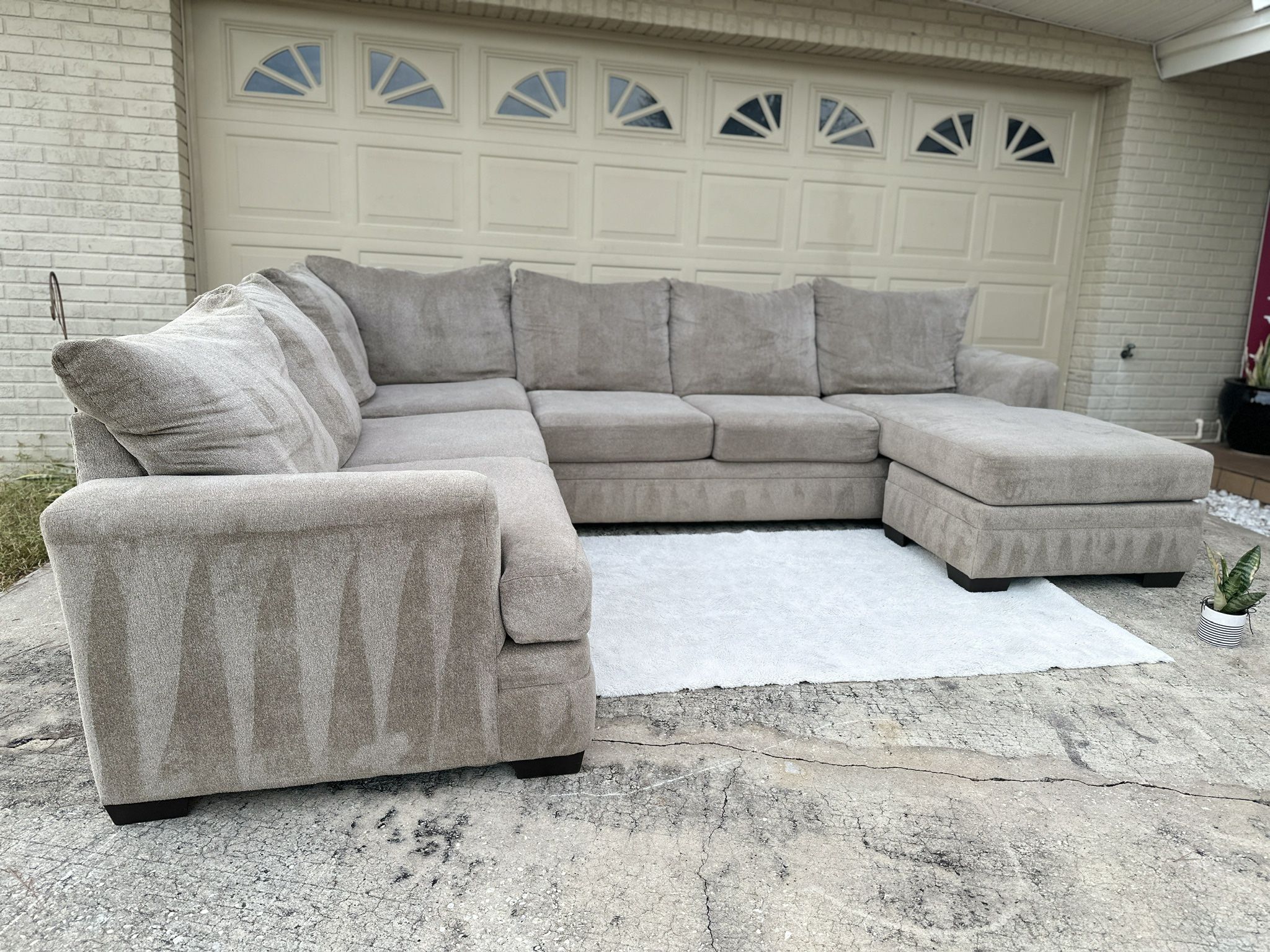 FREE DELIVERY 3-piece Cream Sectional Couch 