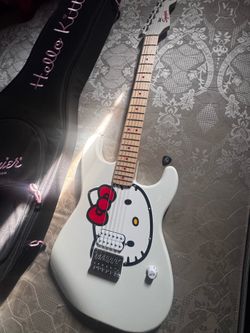 Hello Kitty Squier by Fender