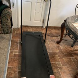Treadmill Whit Control remote (Almost New) PRICE Firm!