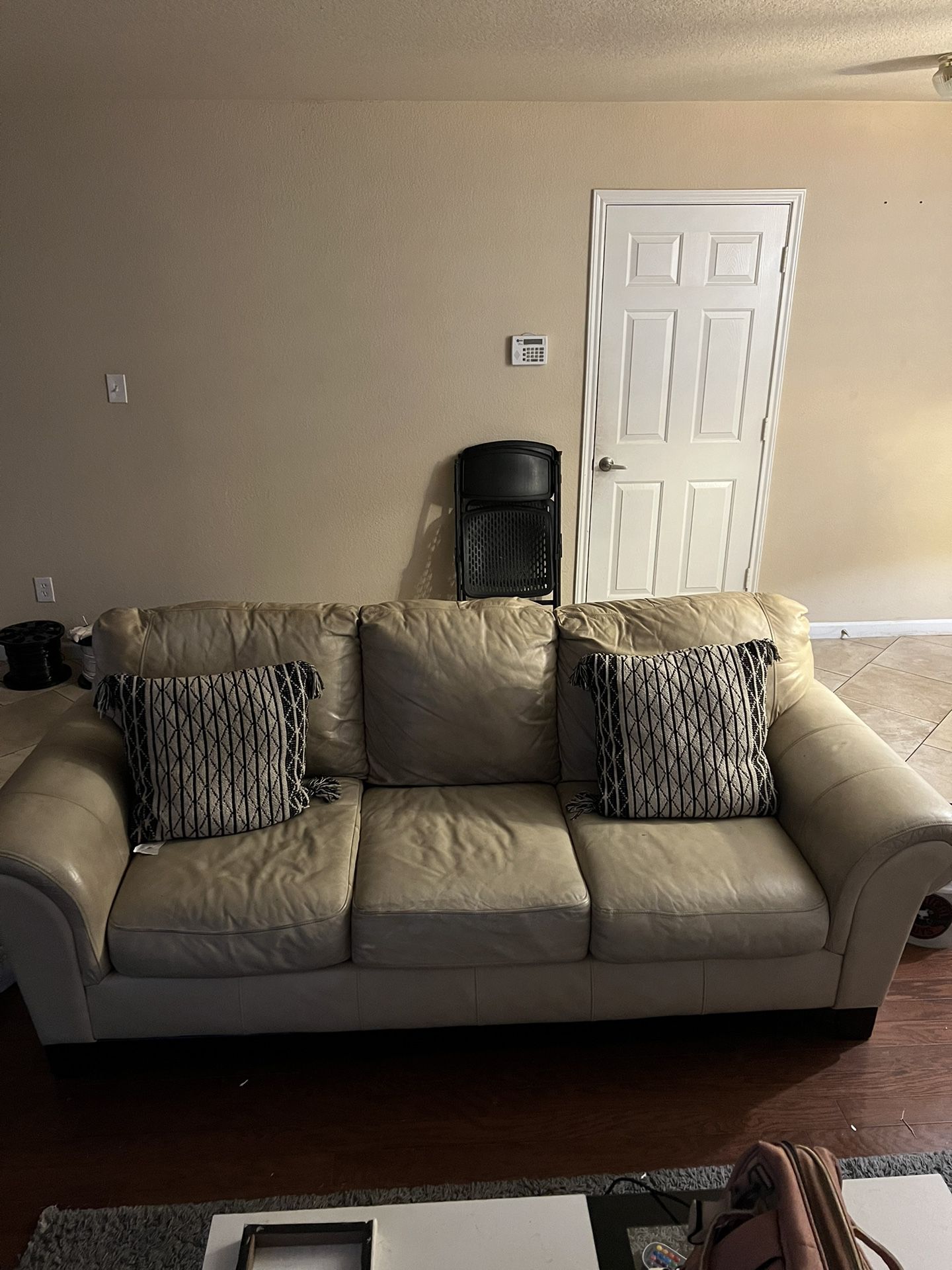 White Leather Couch & Loveseat 