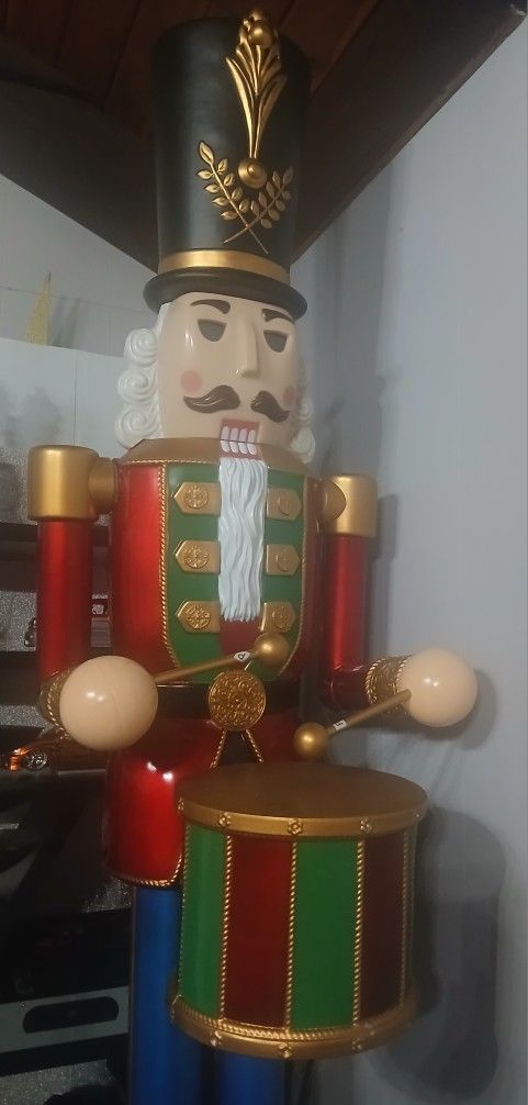 Musical Nutcracker 8fts Tall Pendiente  Pick Up