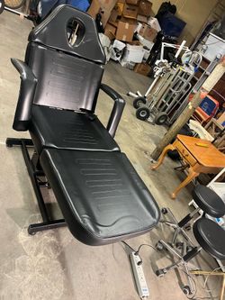 Aesthetician bed like new