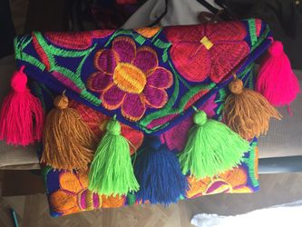 Bolsa con Correa bordada