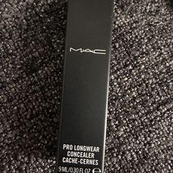NIB MAC Cosmetics Pro longwear Concealer NC25