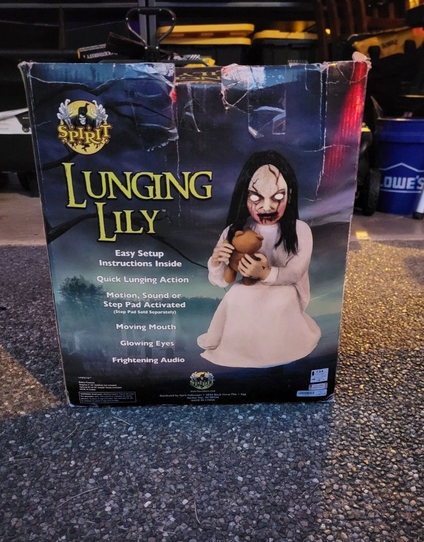 Spirit Halloween Lunging Lily Animatronic