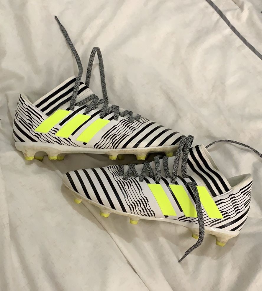 Boys adidas cleats size 4