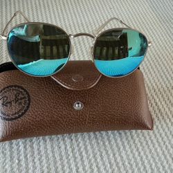 Ray Ban Round Lens Gold Frame Sunglasses