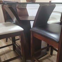 Tempered Glass Dining Rm Table And Chairs