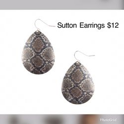 Assorted Jewelry Pieces