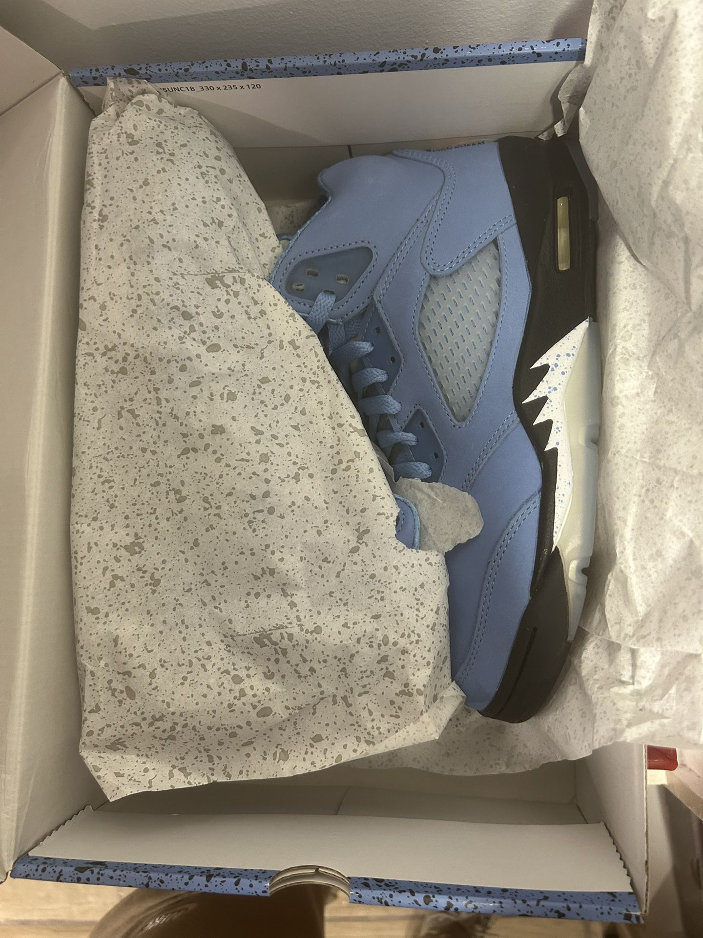 UNC 5s Size 8mens