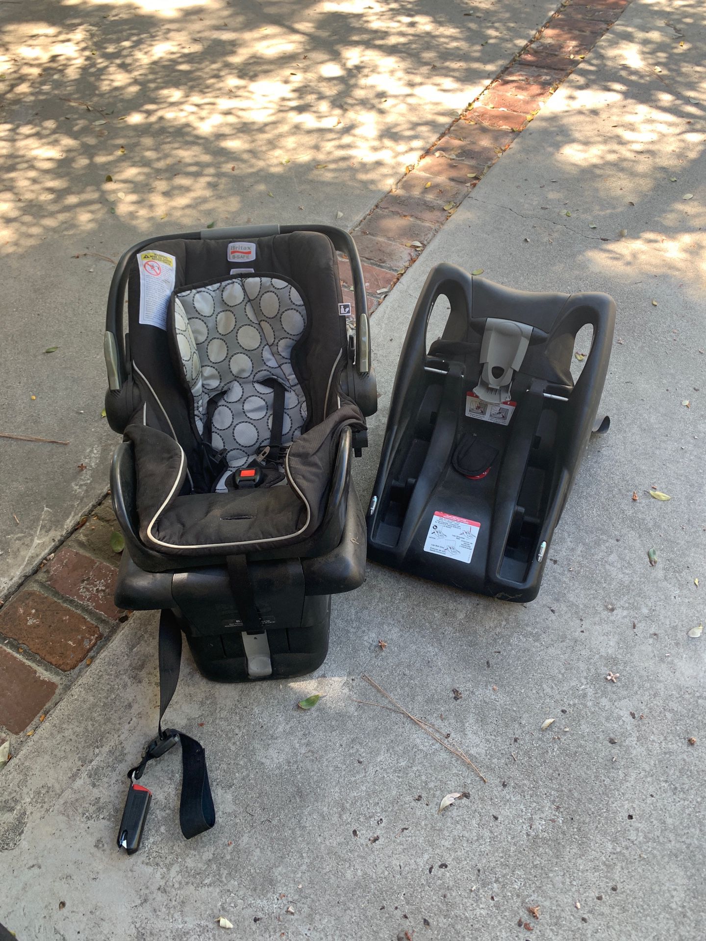 infant Car seat with 2 bases