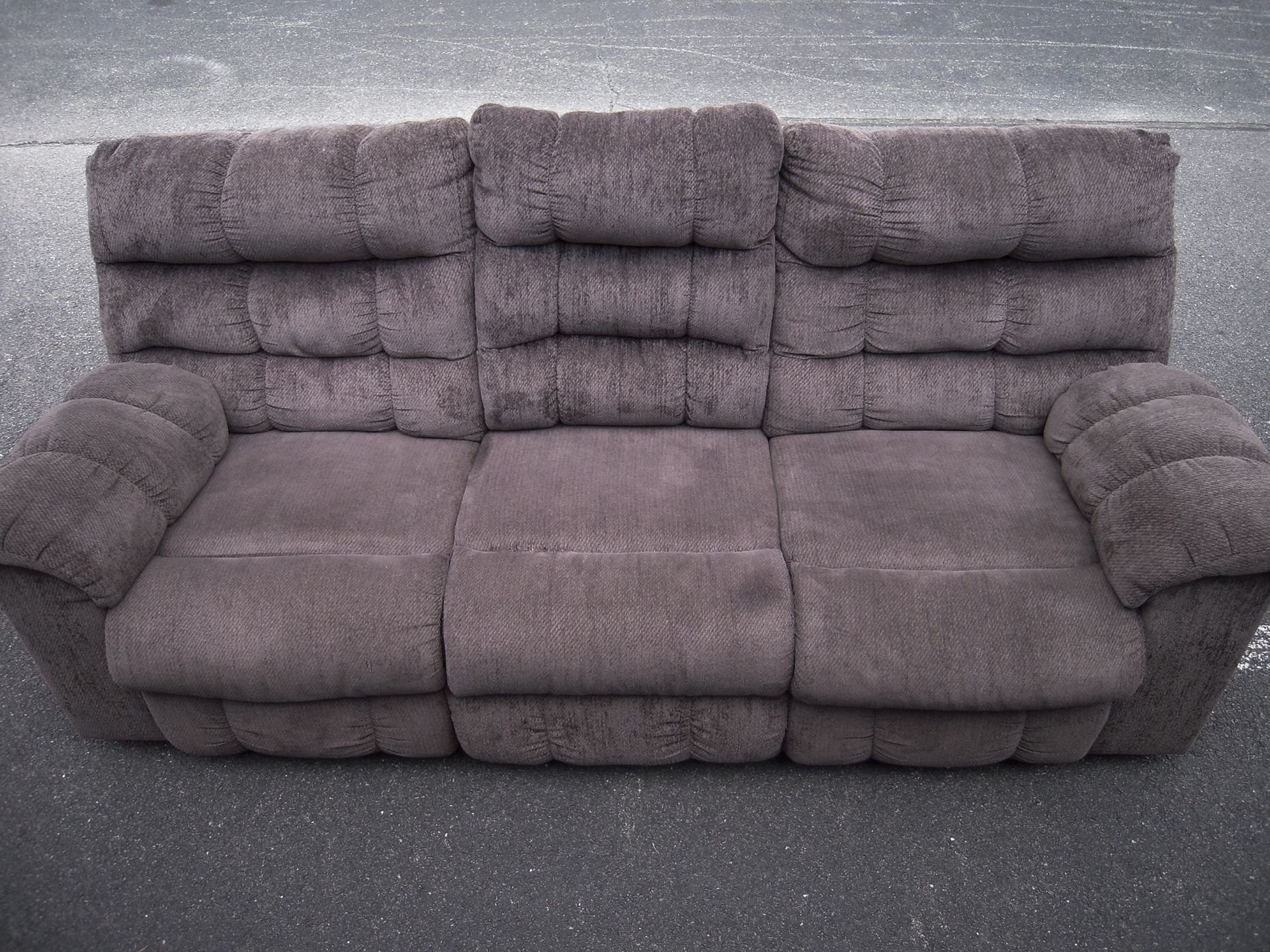 GREAT Double Recliner Sofa/Couch with Cup Holder Storage!