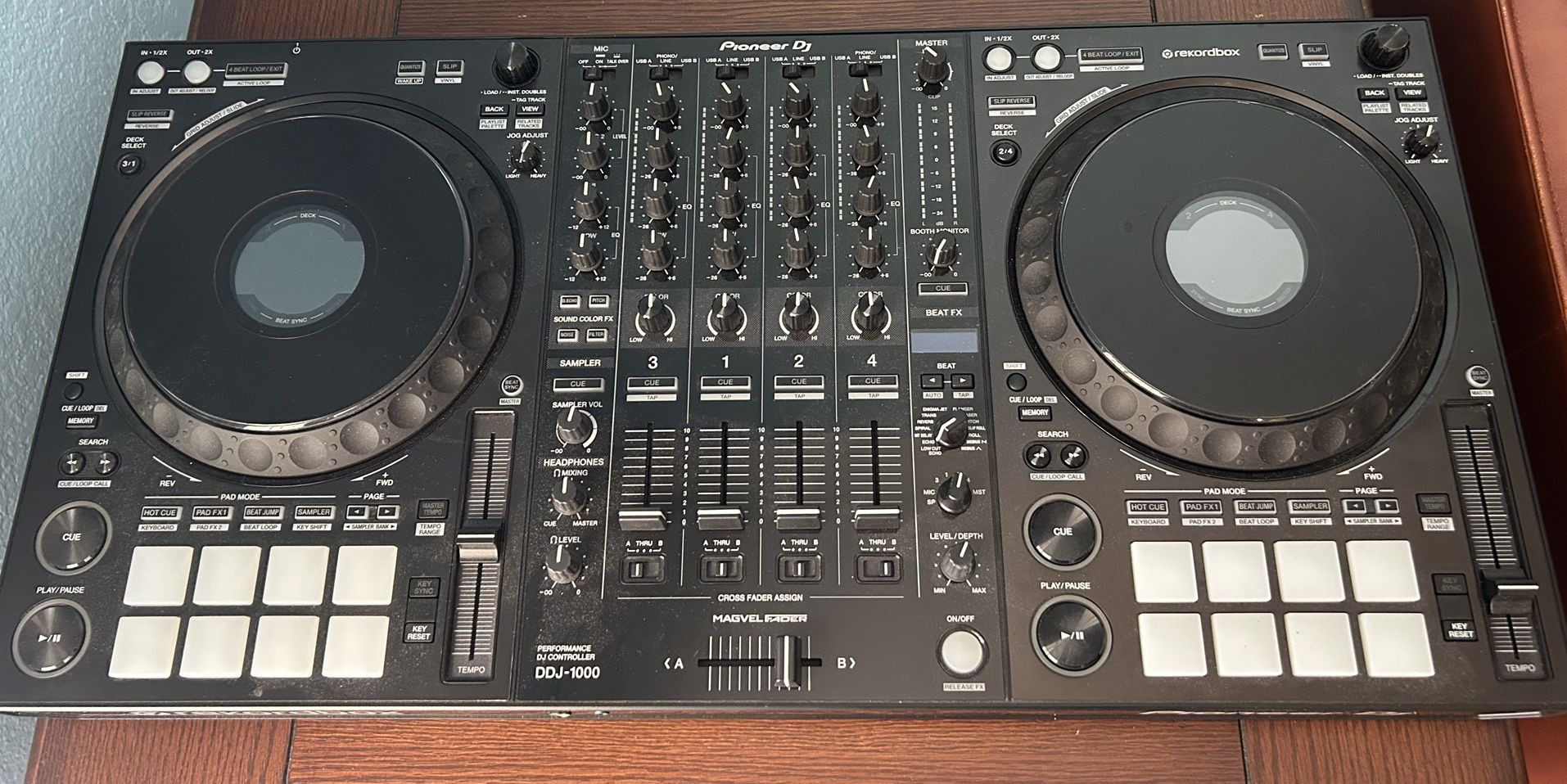 DDJ-1000 4-channel performance DJ controller for rekordbox