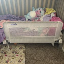 Regalo Swing Down Crib Rail