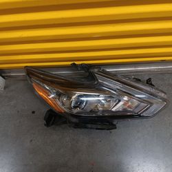 Nissan Altima Headlight 