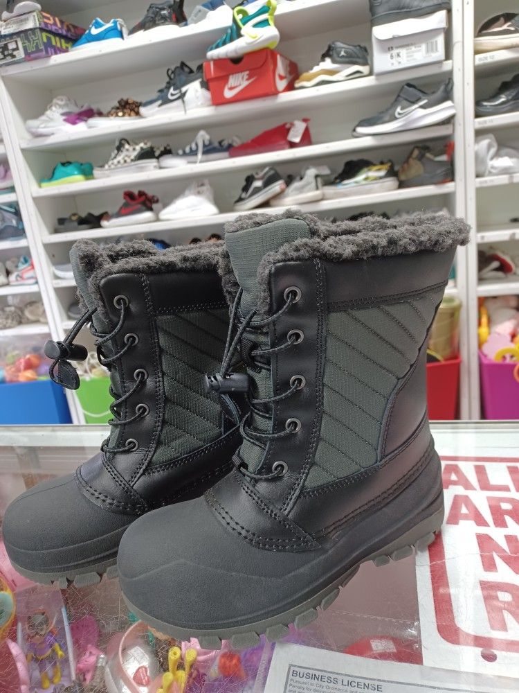 New Snow Boots Size 13
