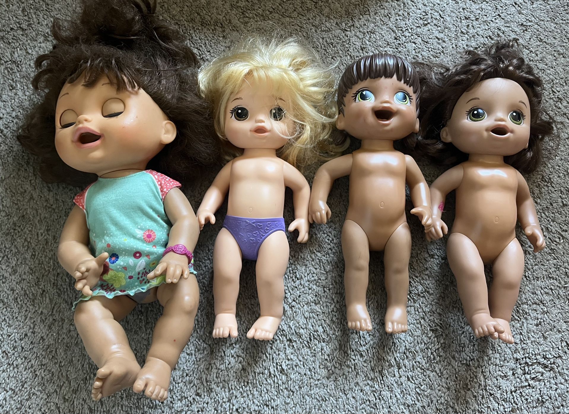 Lot of 4 Baby Alive Dolls