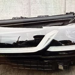 2022 BMW 530i Left head light L E D