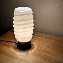 Halcyra 3D-Printed Lamp – Soft Cozy Glow