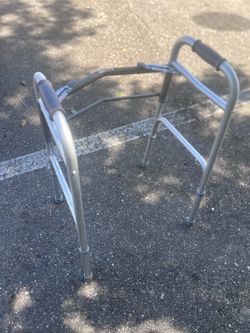 Medline Folding Walker great shape location below  31705 Wesley Chapel blvd Fl 33543 Storage Mart