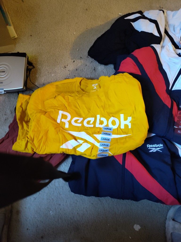 Reebok.Large Shirt.