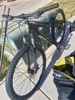29 INCH 18 SPEED FUJI ALUMINUM MOUNTAIN BIKE