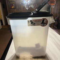 Dog food container
