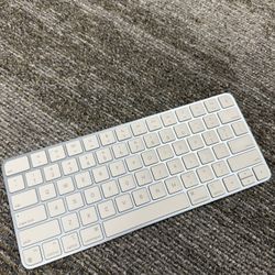 Apple Magic Keyboard – Silver (Lightning Port, Compact Version)