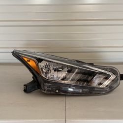 Headlight Right Foco Derecho Nissan Versa 2023