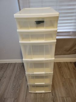 Rubbermaid Storage Tower
