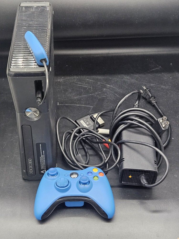 Xbox 360 S Video Game Console With One Controller