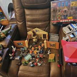 Roblox Lot Of Items. Many Figures And Extras. Make Offer For All. 