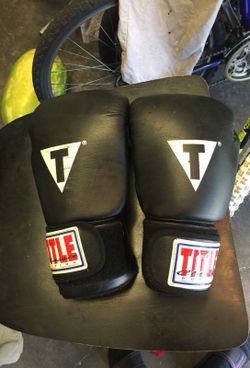 Title boxing gloves