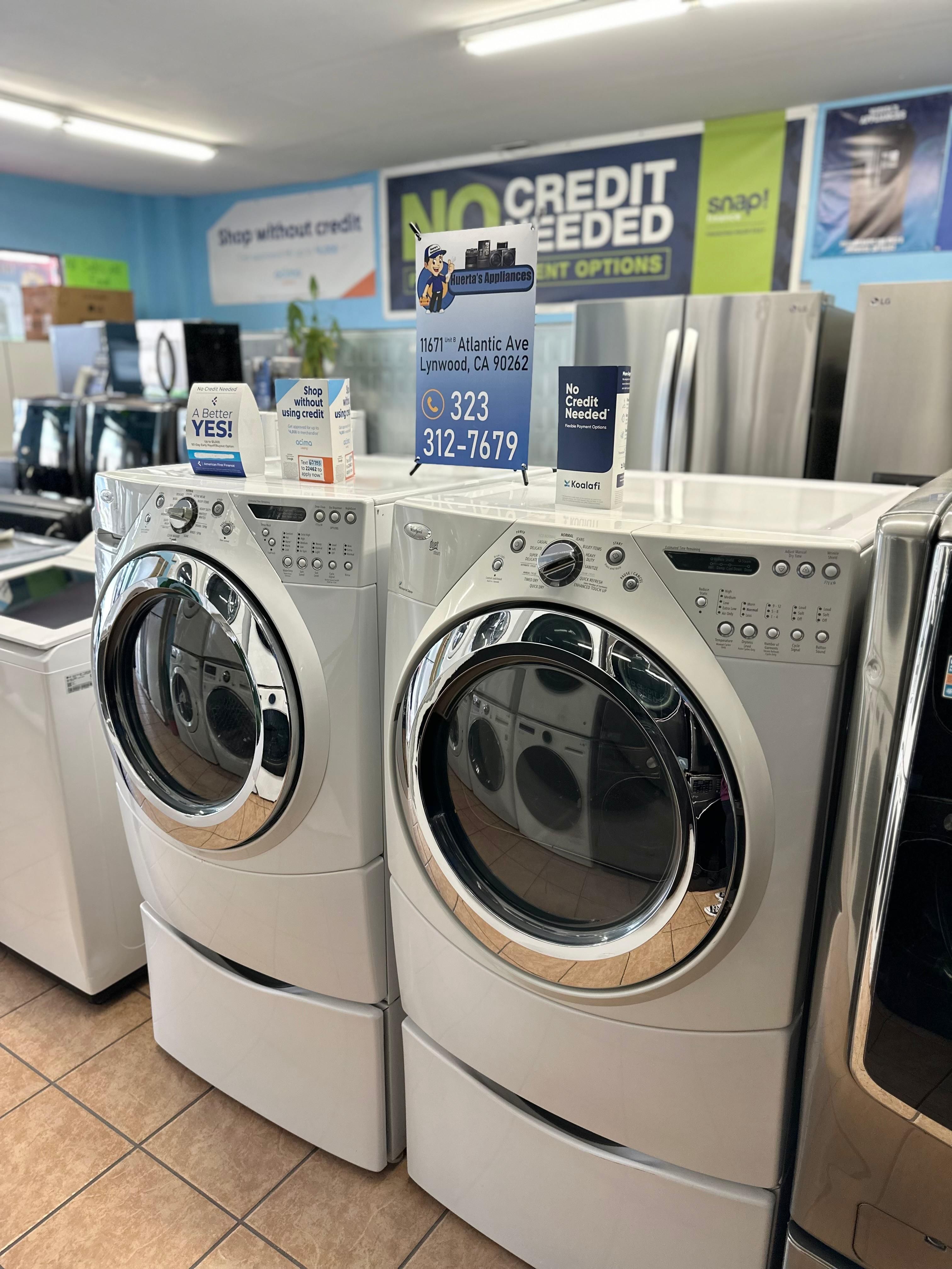 Whirlpool Washer and Dryer Set With Pedesatals