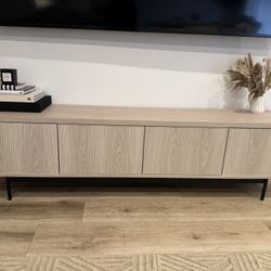 70” Oak Wood Fluted Media Stand 