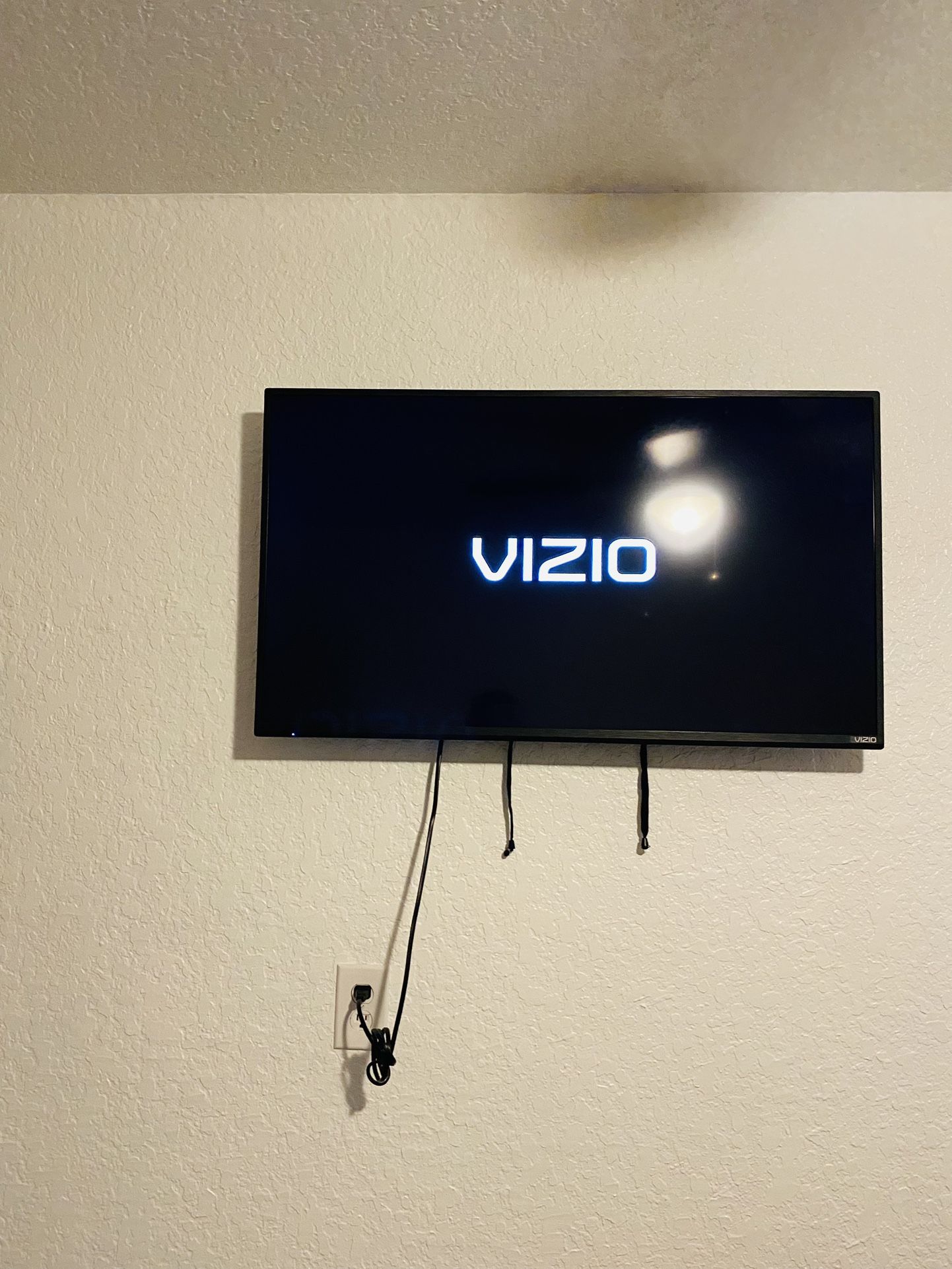 42”VIZIO TV W/ WALL MOUNT