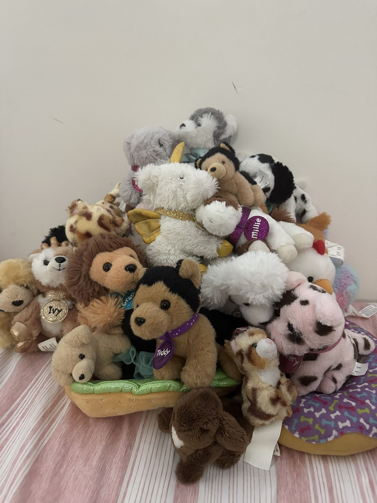 JUSTICE PETS. Plushies