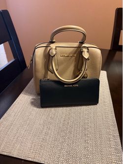 Se vende bolsa MK ! No cartera $40