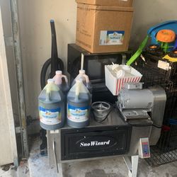 Commercial snow cone machine