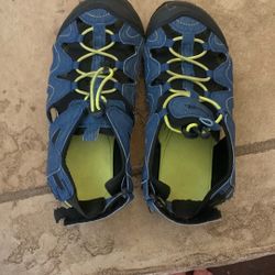 Water Shoes Closed Toe Size 4