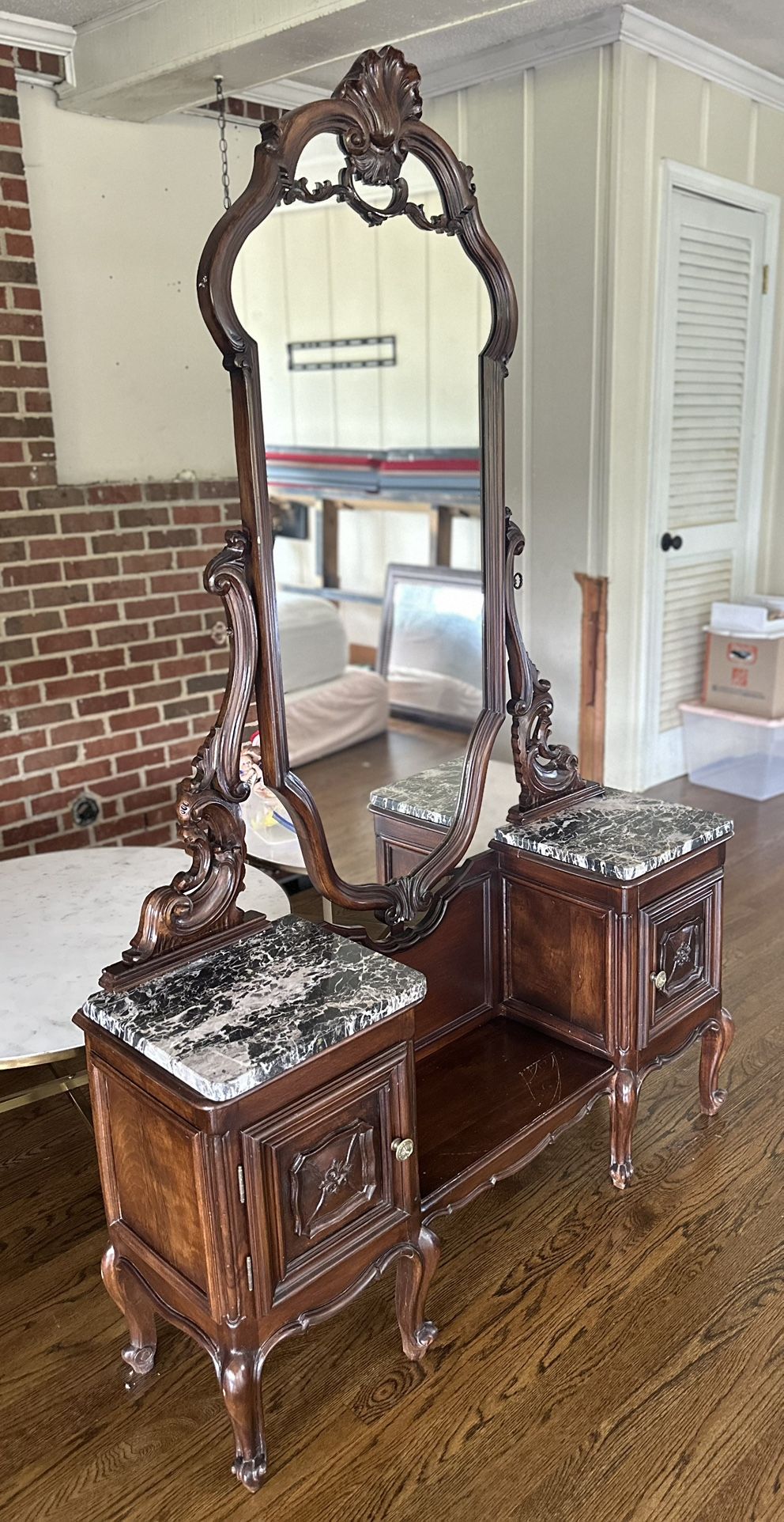 Classic Vanity