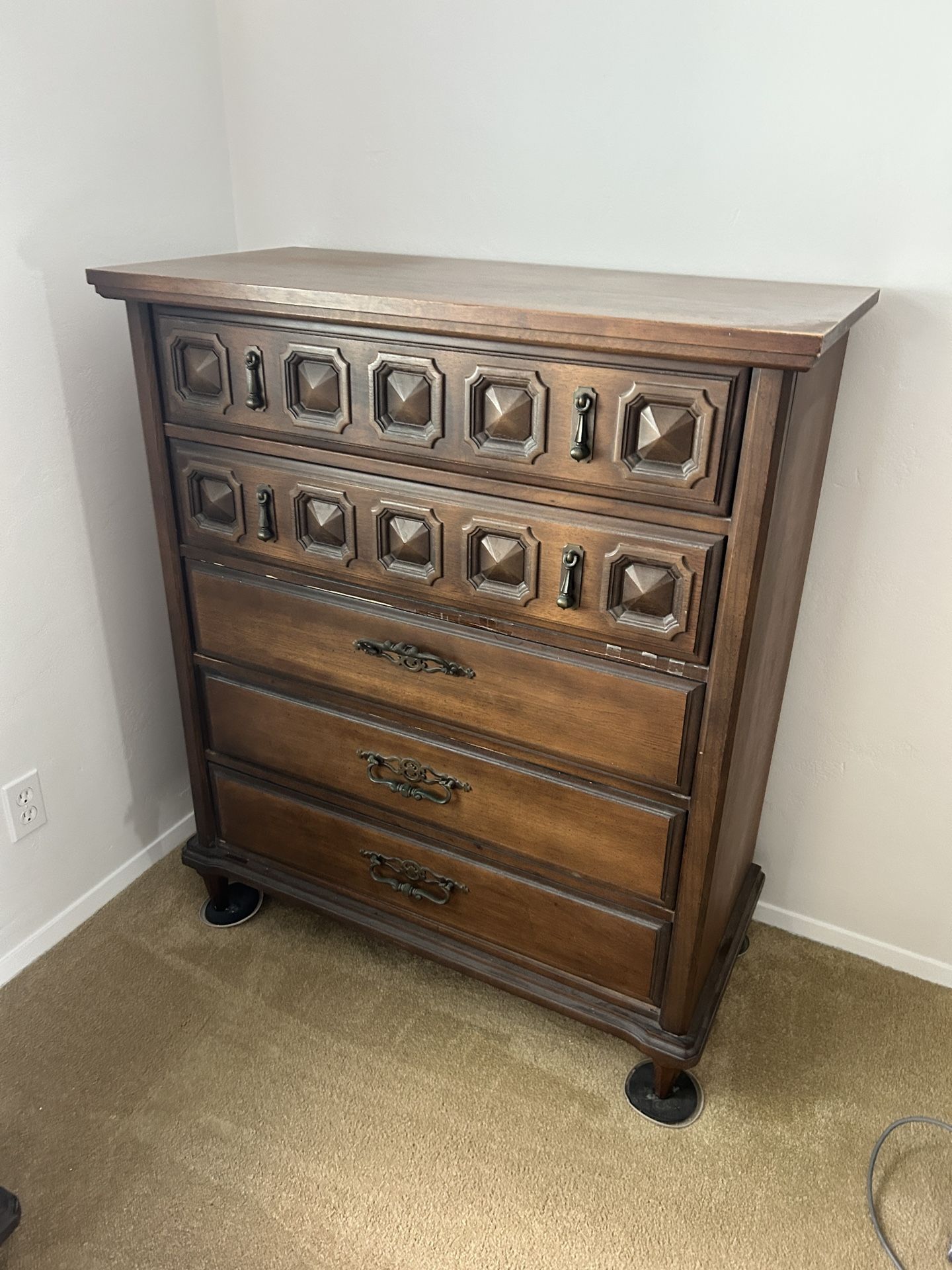 Hardwood Bedroom Set Located In Chula Vista